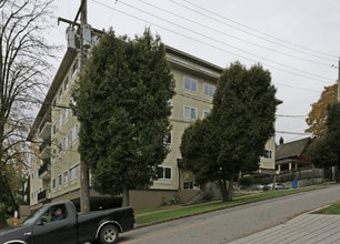 Redwood Manor in New Westminster, BC - Building Photo - Building Photo