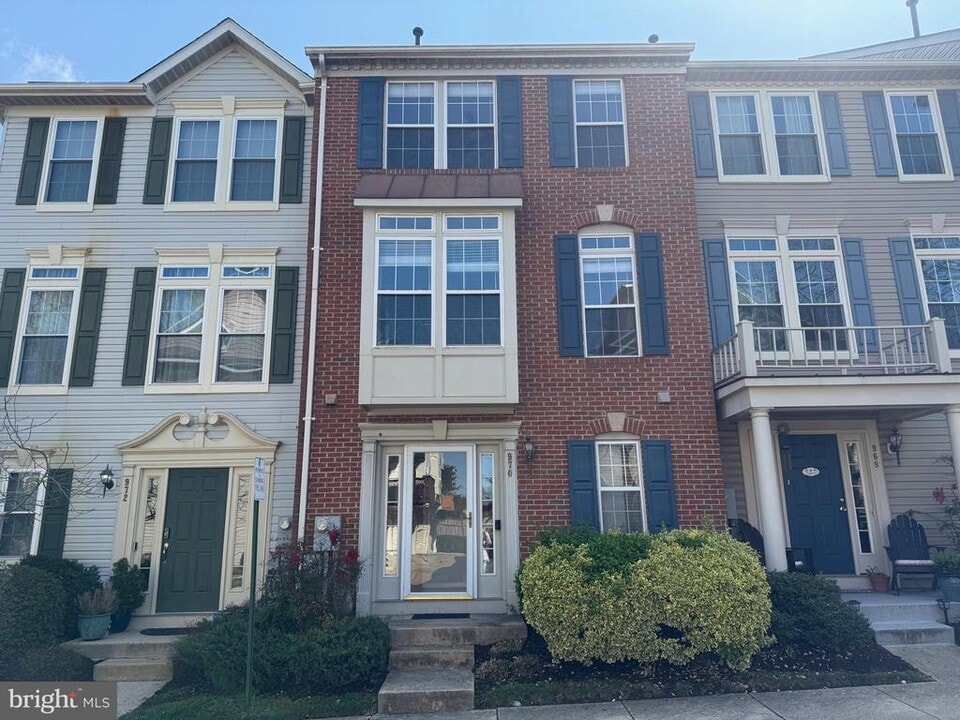 970 Harrison Cir in Alexandria, VA - Building Photo