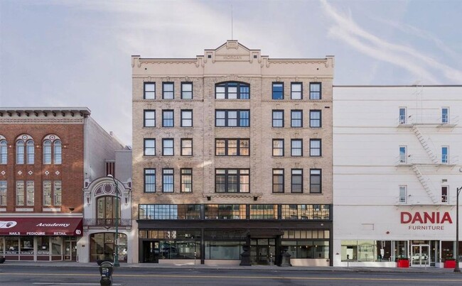 property at 315 W Riverside