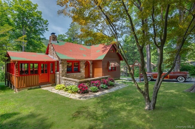 16 Locust Dr in Cold Spring, NY - Building Photo - Building Photo