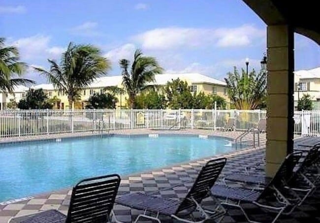 property at 1971 Freeport Dr