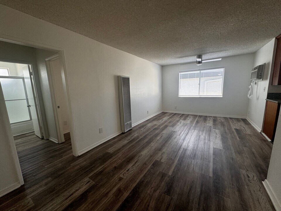 18416 Halsted St in Los Angeles, CA - Building Photo