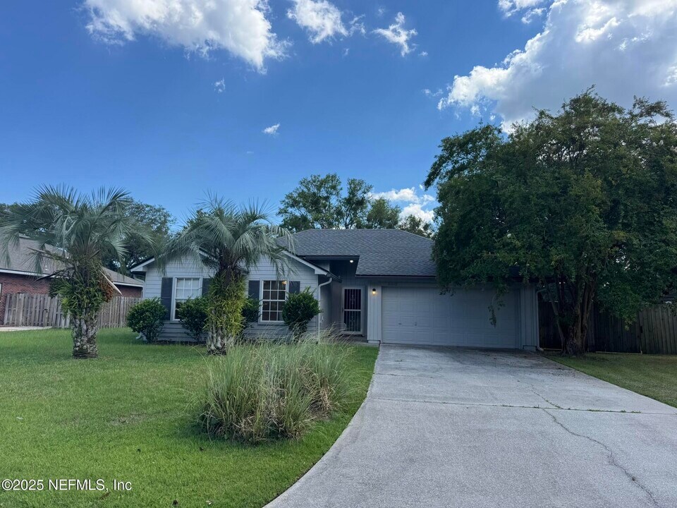 84042 St James Ct in Yulee, FL - Foto de edificio