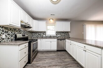 5160 Largo Dr in Winston-Salem, NC - Building Photo - Building Photo