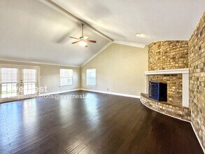 2701 Deeringhill Dr in Austin, TX - Foto de edificio - Building Photo