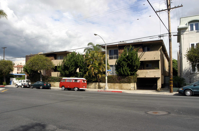 2211 4th St in Santa Monica, CA - Building Photo - Building Photo