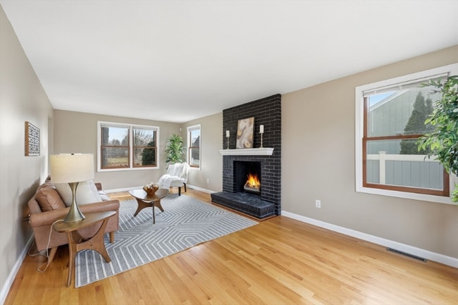 10 Woodcrest Rd in Springfield, MA - Building Photo - Building Photo