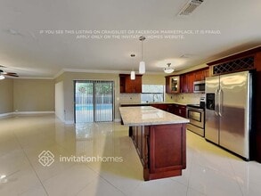 562 SW 168th Way in Weston, FL - Building Photo - Building Photo