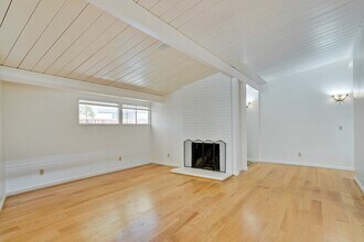 2719 Greer Rd in Palo Alto, CA - Building Photo - Building Photo