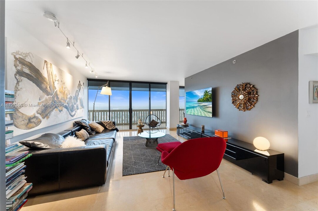 2000 Island Blvd, Unit 2108 in Aventura, FL - Building Photo