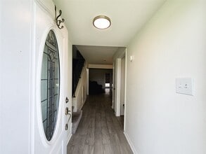8936 Glacier Ave in Texas City, TX - Foto de edificio - Building Photo
