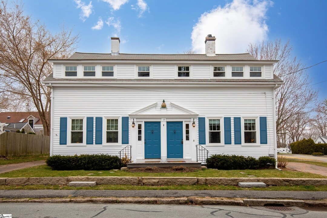 17 Liberty St in Sandwich, MA - Building Photo