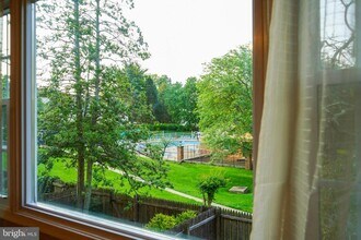 8414 Penshurst Dr in Springfield, VA - Building Photo - Building Photo