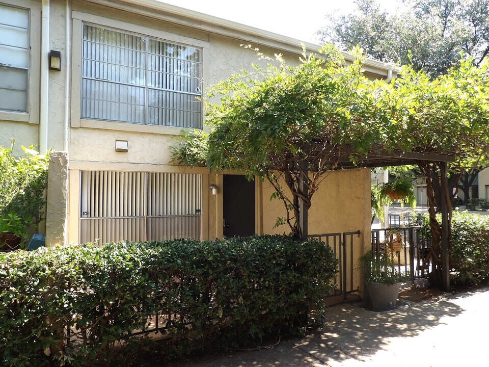 4431 Travis St in Dallas, TX - Building Photo