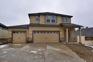 2651 NE 6th Dr in Redmond, OR - Building Photo