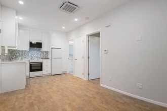 6042 La Canada Cir, Unit B in Buena Park, CA - Building Photo - Building Photo