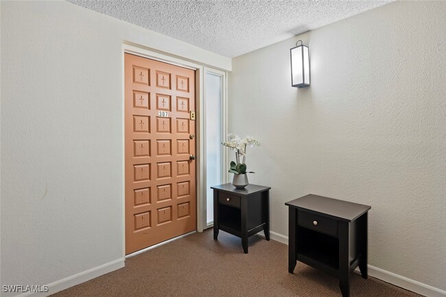 955 Palm View Dr in Naples, FL - Foto de edificio - Building Photo