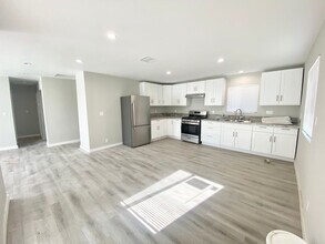 748 Hawthorne Pl in Pomona, CA - Building Photo - Building Photo
