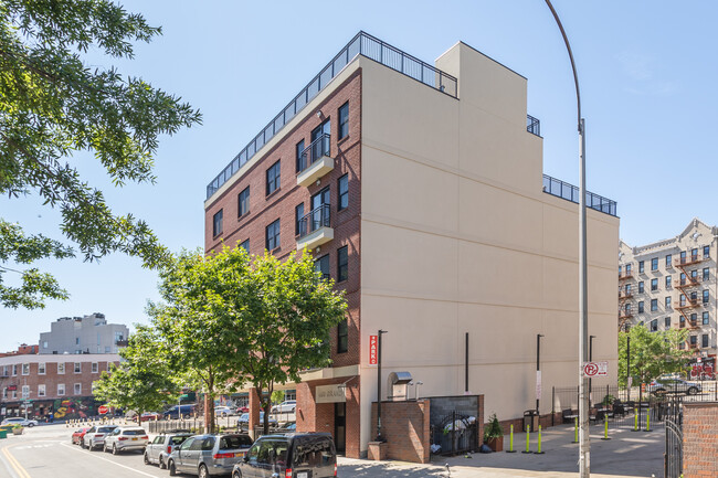460 Grand St in Brooklyn, NY - Foto de edificio - Building Photo