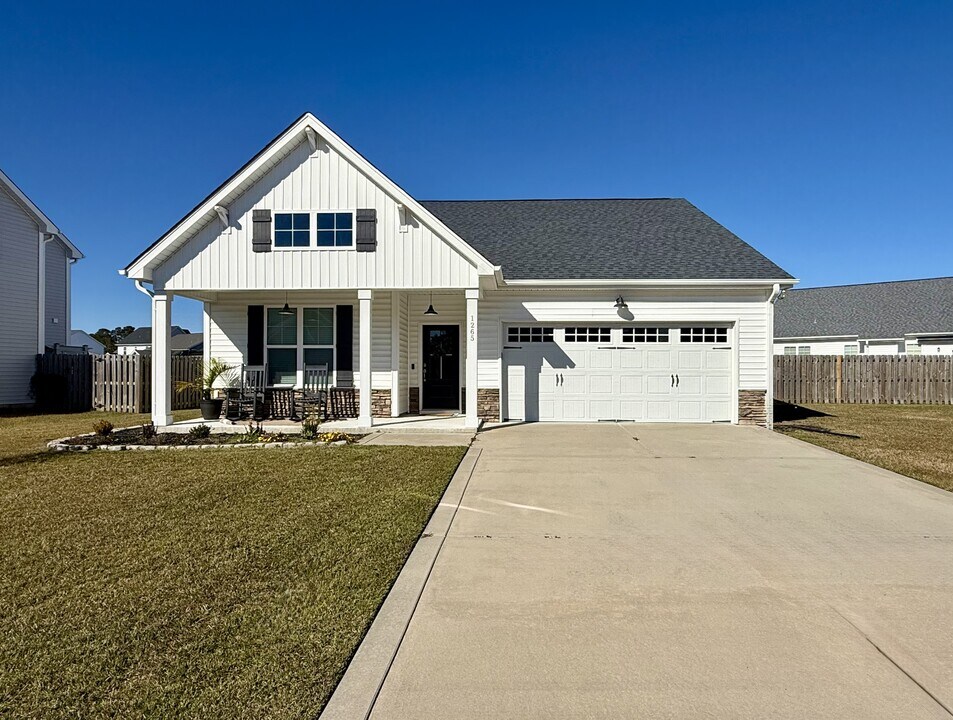 1265 Big Field Dr. in Castle Hayne, NC - Building Photo