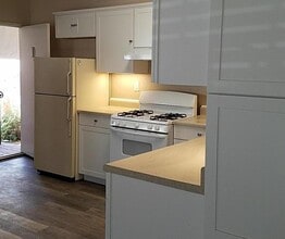 160 Clarendon Rd in Pacifica, CA - Building Photo - Building Photo