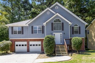 2740 Owens Dr in Marietta, GA - Building Photo