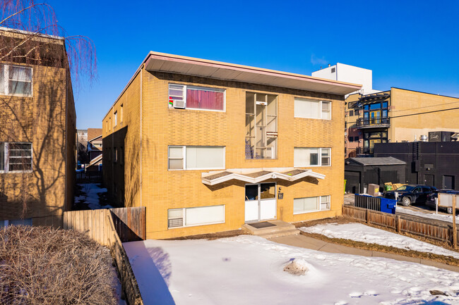 1711 Mount Royal Apartments in Calgary, AB - Building Photo - Building Photo