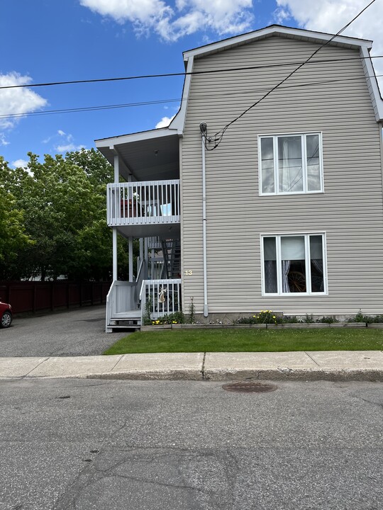 13 Sainte-Hélène Rue in Gatineau, QC - Building Photo