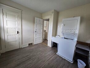 718 W 23rd St in Erie, PA - Foto de edificio - Building Photo