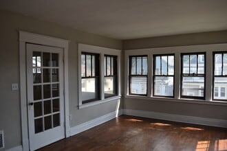 92 Trowbridge St, Unit 2 in Buffalo, NY - Foto de edificio - Building Photo