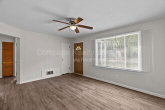 9724 Dennis Dr in St. Louis, MO - Building Photo - Building Photo