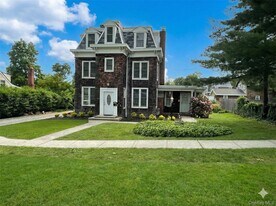 74 Prospect St in Huntington, NY - Building Photo