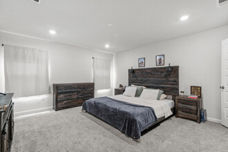 557 Mary Lou Way in Crestview, FL - Building Photo - Building Photo