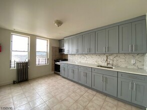 130 Milford Ave in Newark, NJ - Building Photo - Building Photo