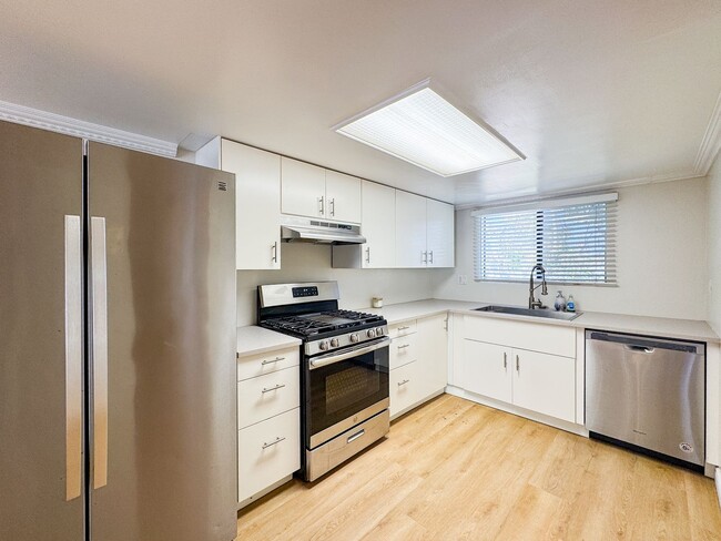 property at 620 W Hyde Park Blvd