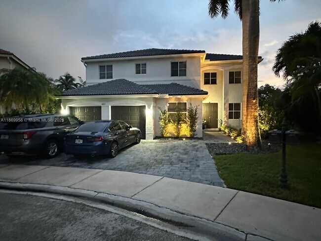 1063 Sunflower Cir in Weston, FL - Building Photo - Building Photo