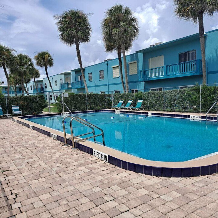 351 Taylor Ave in Cape Canaveral, FL - Building Photo