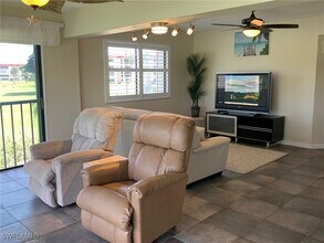 7410 Lake Breeze Dr in Ft. Myers, FL - Building Photo - Building Photo