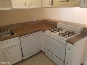 9813 Caspi Gardens Dr in Santee, CA - Foto de edificio - Building Photo