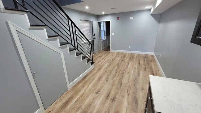 418 S 15th St-Unit -2R in Philadelphia, PA - Building Photo - Building Photo
