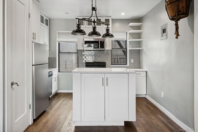 21-16 35th St in Queens, NY - Building Photo - Building Photo