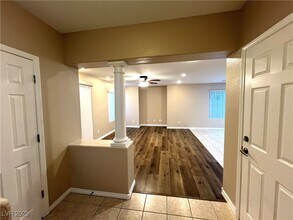 7327 Laburnum St in Las Vegas, NV - Foto de edificio - Building Photo