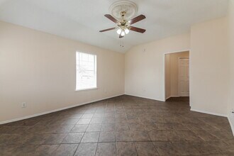 1217 Brittany Way in Seagoville, TX - Foto de edificio - Building Photo