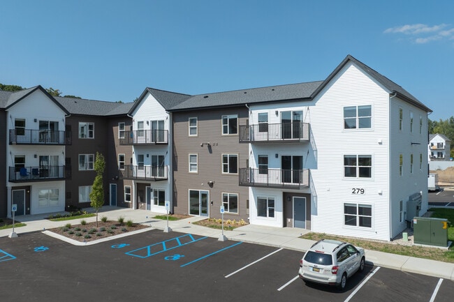 Lakewood Place Apartment Village in Holland, MI - Building Photo - Building Photo