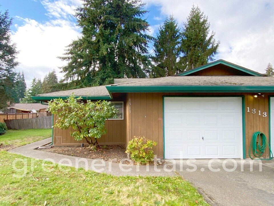 1313 Glen Mary Dr SE in Olympia, WA - Building Photo