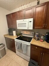 915 Meadows Cir in Boynton Beach, FL - Foto de edificio - Building Photo