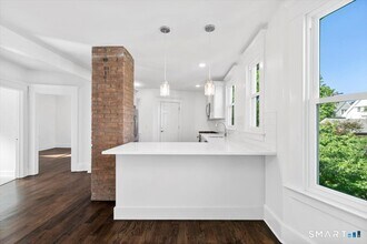 954 Elm St in New Haven, CT - Building Photo - Building Photo