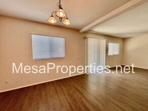 6966 Madison Ln in Fontana, CA - Building Photo - Building Photo