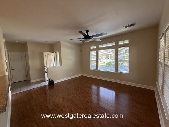 415 Matteri Cir in Cotati, CA - Building Photo - Building Photo
