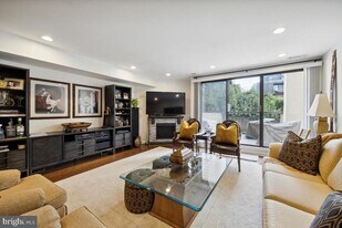 2033 Arch St in Philadelphia, PA - Building Photo